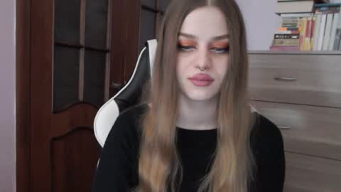 Lily online show from September 2025 01:20:02 AM