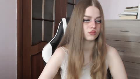 Lily online show from April 2026 02:36:01 AM