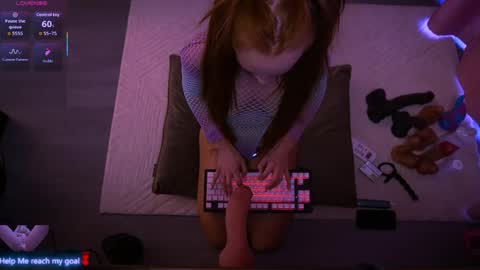Snapshot of redhead_shark chatting on May 2026 12:33:01 PM Redhead Shark online show from May 2026 12:33:01 PM