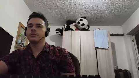 Snapshot of redsoul951869 chatting on September 2025 04:23:02 AM RedsoulReaver online show from September 2025 04:23:02 AM