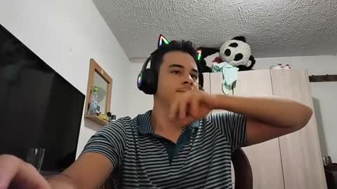 Snapshot of redsoul951869 chatting on September 2025 05:18:01 AM RedsoulReaver online show from September 2025 05:18:01 AM