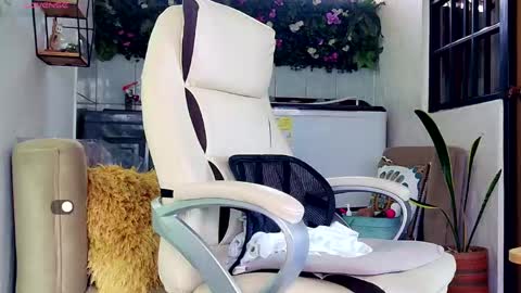 Snapshot of reese_yanella chatting on March 2026 01:11:02 PM Yanella online show from March 2026 01:11:02 PM
