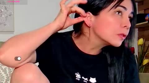 Snapshot of reese_yanella chatting on July 2026 06:11:01 AM Yanella online show from July 2026 06:11:01 AM