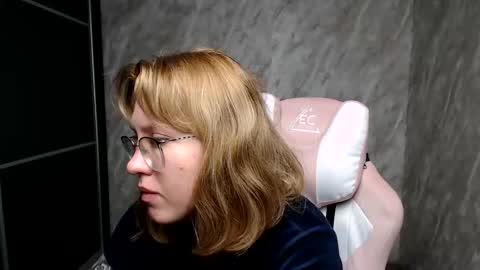 Regina online show from March 2025 02:41:02 AM