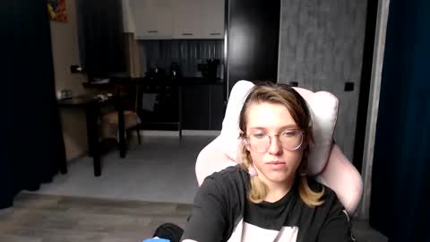 Regina online show from September 2025 01:18:02 AM