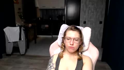 Regina online show from September 2025 01:20:02 AM