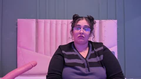 reginavegaa online show from February 2025 05:45:01 PM