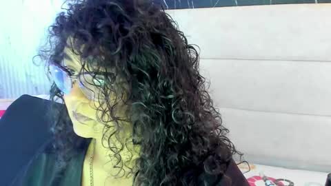 reginavegaa online show from May 2026 09:25:01 AM