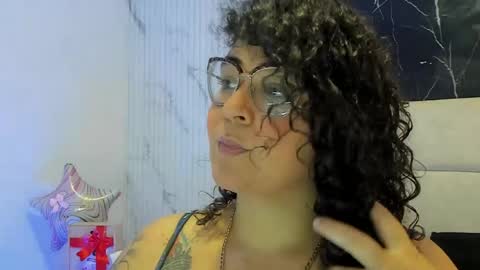 reginavegaa online show from May 2026 11:39:01 AM