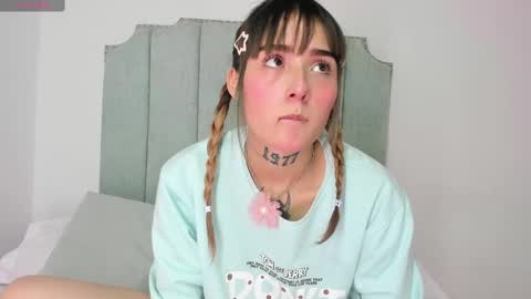 Snapshot of reikaminato chatting on October 2025 03:43:01 PM Reika online show from October 2025 03:43:01 PM