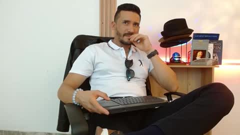   REIKO  online show from November 2025 07:50:02 PM