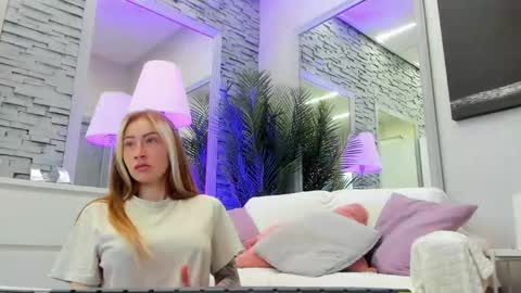 reina cummings online show from June 2026 05:54:02 AM