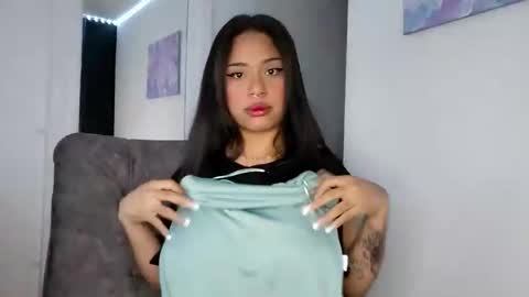 reina_reina online show from April 2026 05:32:01 AM