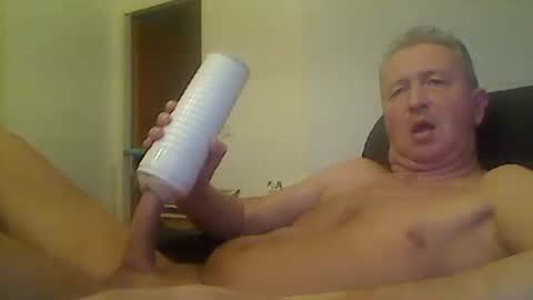 Snapshot of reini7211 chatting on November 2025 02:32:01 AM reini7211 online show from November 2025 02:32:01 AM