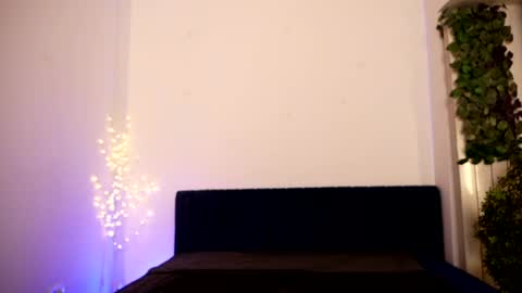 Snapshot of relaxi_g1rl chatting on April 2026 06:14:01 AM Elly online show from April 2026 06:14:01 AM