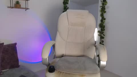 Snapshot of rem_evans chatting on December 2024 02:09:01 AM Erika online show from December 2024 02:09:01 AM