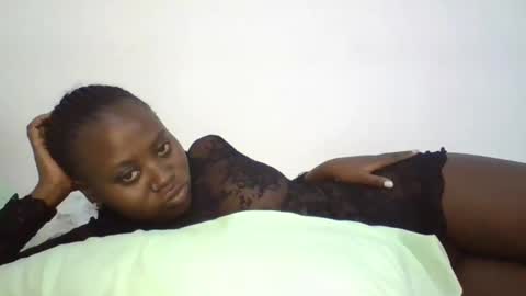 Snapshot of remmy_luna chatting on February 2025 08:58:02 PM Remmy luna online show from February 2025 08:58:02 PM