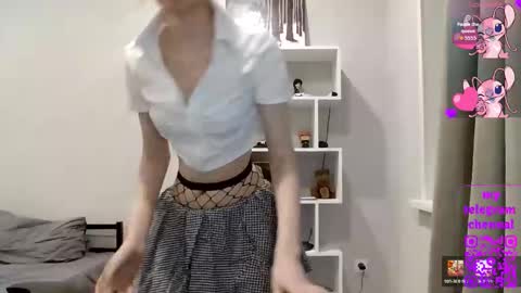 Snapshot of renaeblaski chatting on February 2026 05:22:02 PM Claire online show from February 2026 05:22:02 PM