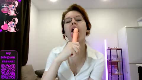 Snapshot of renaeblaski chatting on February 2026 05:57:02 PM Claire online show from February 2026 05:57:02 PM