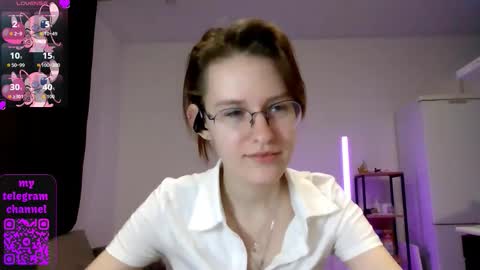 Snapshot of renaeblaski chatting on March 2026 07:52:01 PM Claire online show from March 2026 07:52:01 PM