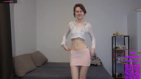 Snapshot of renaeblaski chatting on April 2026 05:13:02 PM Claire online show from April 2026 05:13:02 PM