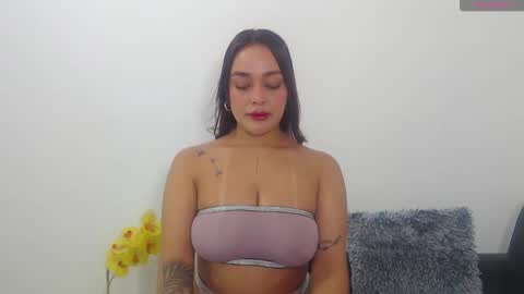renatabrownn28 online show from June 2026 04:22:01 PM