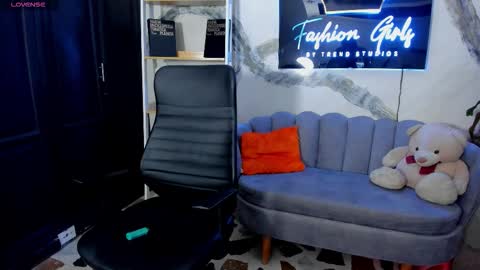 Renata online show from December 2025 02:02:02 PM