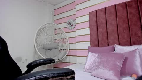 Snapshot of renatarussel chatting on January 2025 05:44:01 PM Renata online show from January 2025 05:44:01 PM