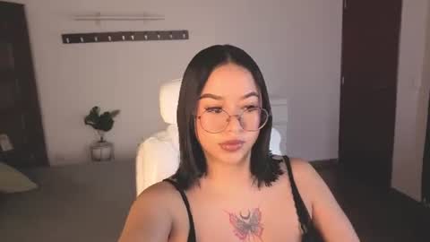 renaxi_smith online show from July 2026 07:27:01 PM