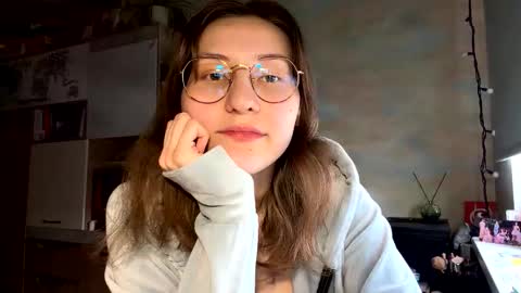 Mia online show from March 2026 01:17:02 PM