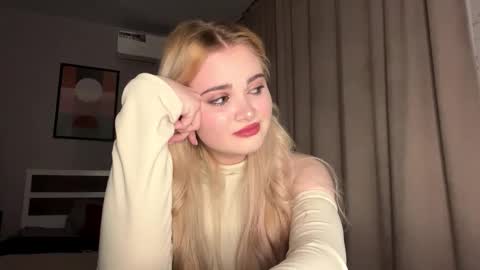 Kira online show from October 2025 01:21:01 PM