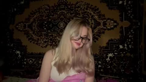 Kira online show from October 2025 07:47:02 PM