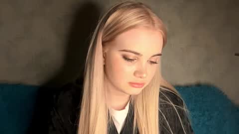 Kira online show from October 2025 02:46:01 PM