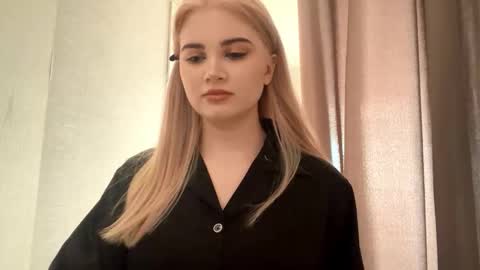 Kira online show from October 2025 10:08:01 AM