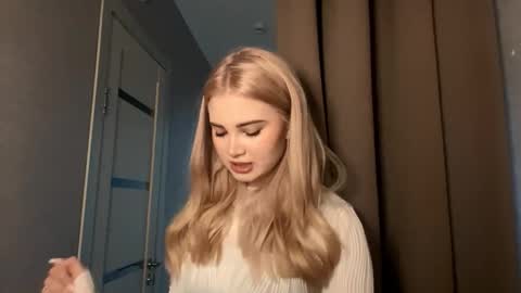 Kira online show from October 2025 10:05:02 AM