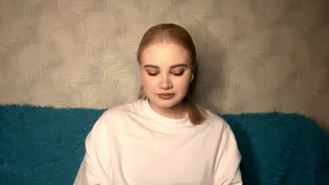 Kira online show from November 2025 02:52:02 PM