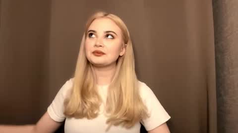 Kira online show from November 2025 12:05:02 PM