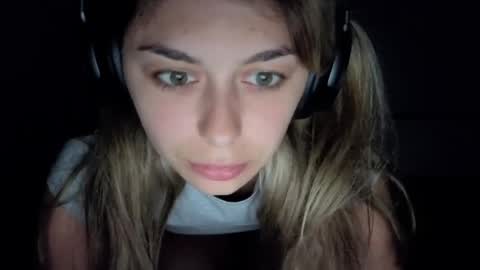 renee_loah online show from May 2026 08:38:02 PM
