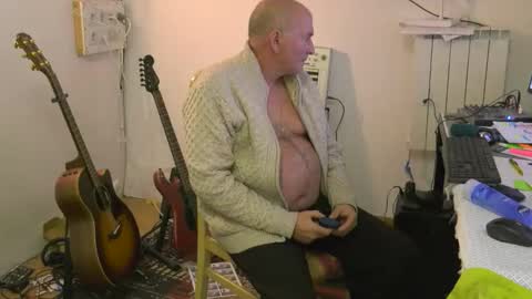 Snapshot of renefr chatting on November 2025 10:10:01 PM renefr online show from November 2025 10:10:01 PM