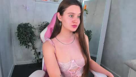 Renesmy online show from May 2026 12:19:02 AM