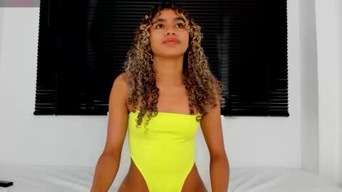 Snapshot of rennatta_sx chatting on September 2025 12:37:01 PM Renata online show from September 2025 12:37:01 PM