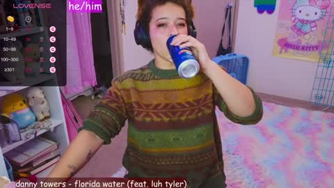 Snapshot of renpuppy chatting on December 2024 04:44:02 AM REN online show from December 2024 04:44:02 AM