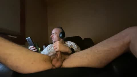 Snapshot of retroracer chatting on January 2025 08:54:02 AM whoknows online show from January 2025 08:54:02 AM