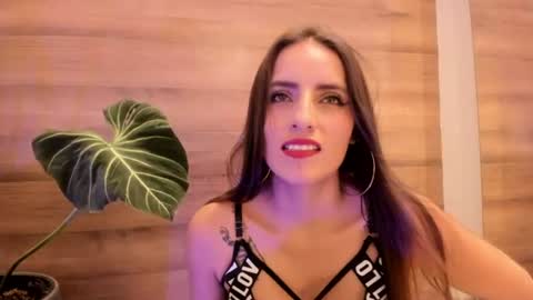 reyasimos online show from July 2026 08:04:02 PM