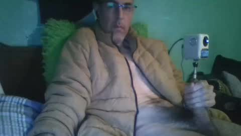 reyes_albert2006 online show from January 2026 10:57:02 PM