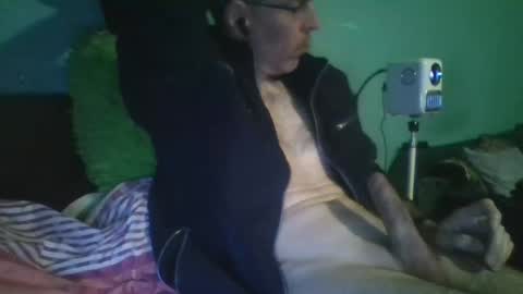 reyes_albert2006 online show from February 2026 11:51:01 AM