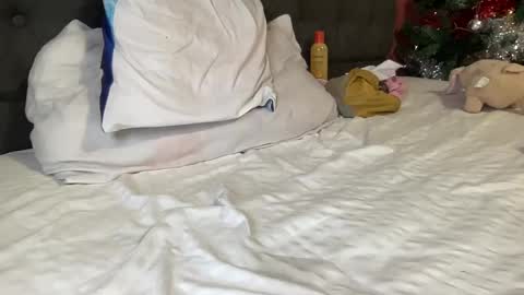 reyna77 online show from December 2024 09:49:02 PM