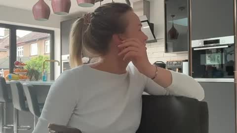 riana894237 online show from May 2026 09:27:02 AM