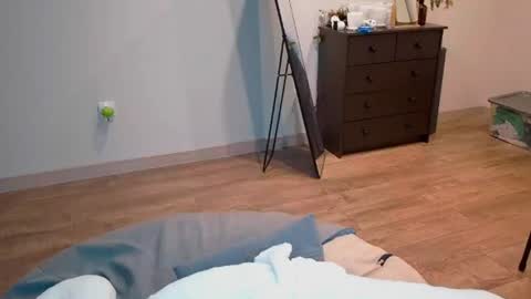 Luna online show from June 2026 06:57:01 PM