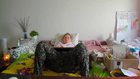 Anna - not anna - right Anna  online show from October 2025 07:27:01 AM